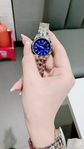 Gossie kim cương thiết kế đồng hồ mặt và dây cắt vân kim cương lấp lánh theo từng chuyển động tay #donghonu #donghodep #donghonugiare #donghonusangchanh 