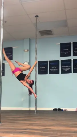 #pole #poletraining #poletricks #pdayesha #polecombo 