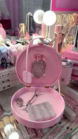 #bombshellrunwayswarovski#blingbling#victoriassecret#pink#viral