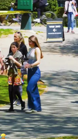 The fart 💨 prank 😂😂#funnymoments #fyp #prank #fartprank #sofunny 