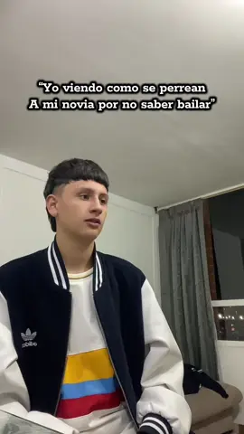 Aprendan a bailar muchachos 😔. #paratii #humor #viral #meme #fyp 