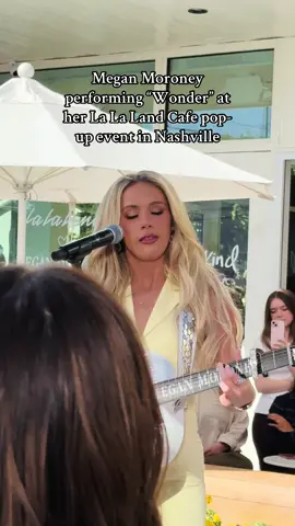 @Megan Moroney filling in her guitar player’s part at the beginning 🤣 @MoroneyHQ @La La Land Kind Cafe #fyp #viral #meganmoroney #nashville #popupevent 