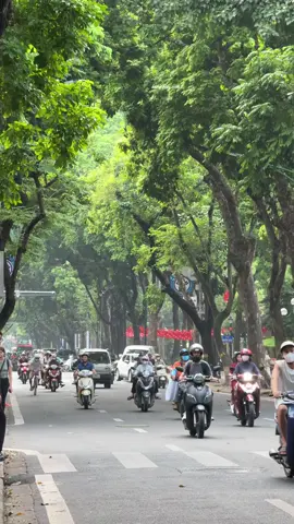 Anh trông theo đó đây.. #hanoi #thuhanoi #2am 