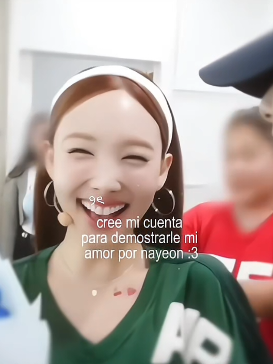 ⏔⏔⏔ ꒰ ᧔ෆ᧓ ꒱ ⏔⏔⏔ #NAYEON :: bueno no me gusta que mis videos queden en flop tremendo realmente me esfuerzo mucho haciéndolos y me gustan que los vean muchas personas aunque el algoritmo de tiktok no los ponga en parati siento que mi esfuerzo es en nada, yo soy así me gusta esforzarme en cosas mínimas 💗 #tiktokponemeenparati #twice #fyp #foryoupage @TikTok 