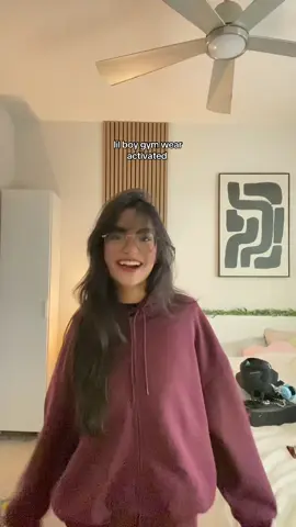 can’t wait to see all the girlies in bigass hoodies 😭 #fyp #relatable #gym #GymTok 