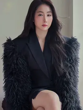 stopp looking like that!! 😮‍💨 @Yoko #โยโกะอาภัสรา #fyppppppppp #yokoapasra 