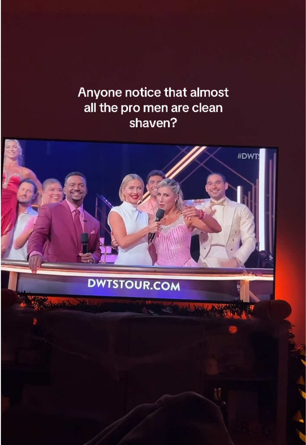 What’s going on????!!! #dwts 