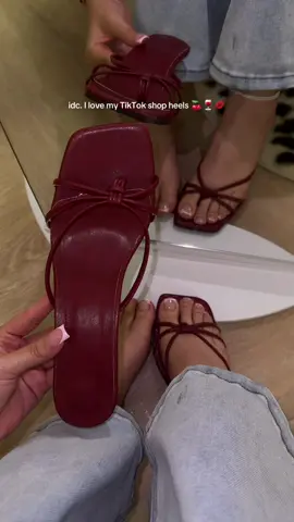 and shoes I DO KNOW 🤏🏻🥰 super comfy & true to size!! #TikTokShopCreatorPicks  #TikTokShopRestock  #TikTokShopCyberMonday #TikTokShopBlackFriday #AutumnLiving  