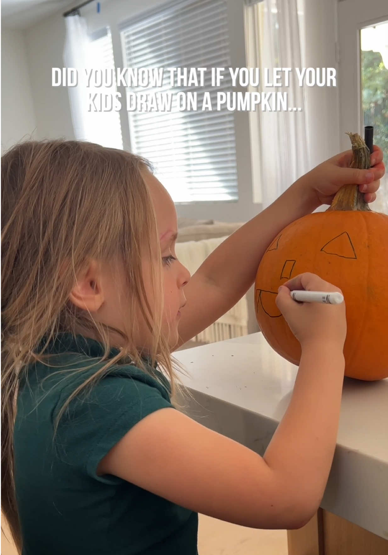 Skip messing pumpkin carving… and try pumpkin coloring! 🎃 Use washable markers on pumpkins so your little one can decorate, wipe, and redo it as many times as they want 🙌 Perfect for fine motor skills and creativity! #PreschoolHacks #kidsactıvıtıes #toddlerhacks #momhacks #halloweenactivities   