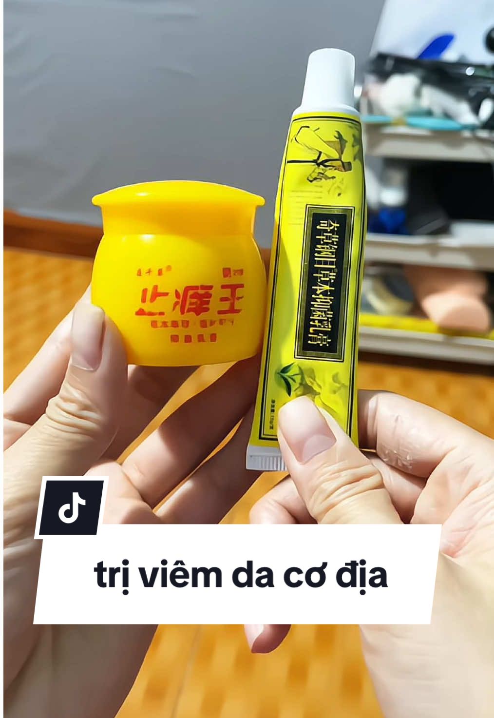 Hủ bôi tối tuýp bôi sáng,bôi 1,2ngày đầu là da tay mềm hẳn ra rồi🥹Cái này e cũng là người trải nghiệm e thấy hiệu quả nên e giới thiệu cho mn tham khảo thôi nha chứ bản thân e trải qua nhiều loại lắm rồi,tới loại này thấy ổn mà hiệu quả nhanh nên e lên cái video này đó mn😍 #viemda #viemdacodia #thuocboingaida #dalieu #xh 