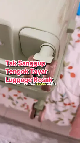 Sape cakap nak jaga tayar luggage ni susah?  #tayarcover #luggagehack #luggagewheelcover #luggage