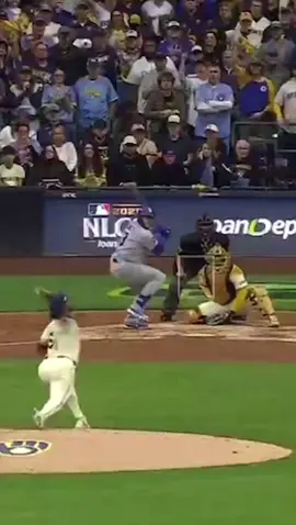 MAD MAX DOUBLES THE DODGERS LEAD #maxmuncy #dodgers #brewers #nlcs #MLB 