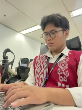 Gue setiap baru sampe kantor dan buka laptop 🙃 #lifeatoffice #officelife #fyp #viraltiktok