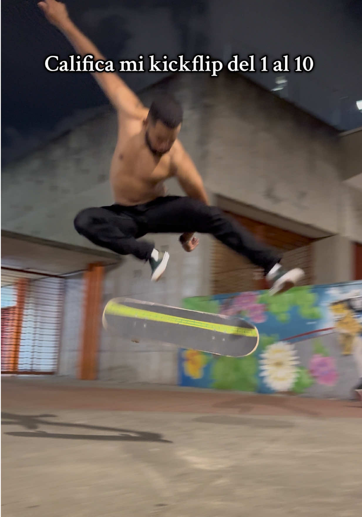 Cuánto le pones a este #kickflip ? #skatecommunity #skatetok #flatgroundtricks #skater 