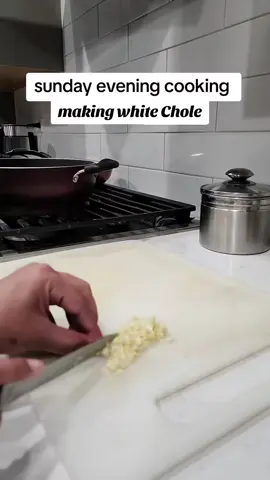 white chole were so woven and easy to make #chole #indianfood #desifood #punjabi #punjabitiktok 