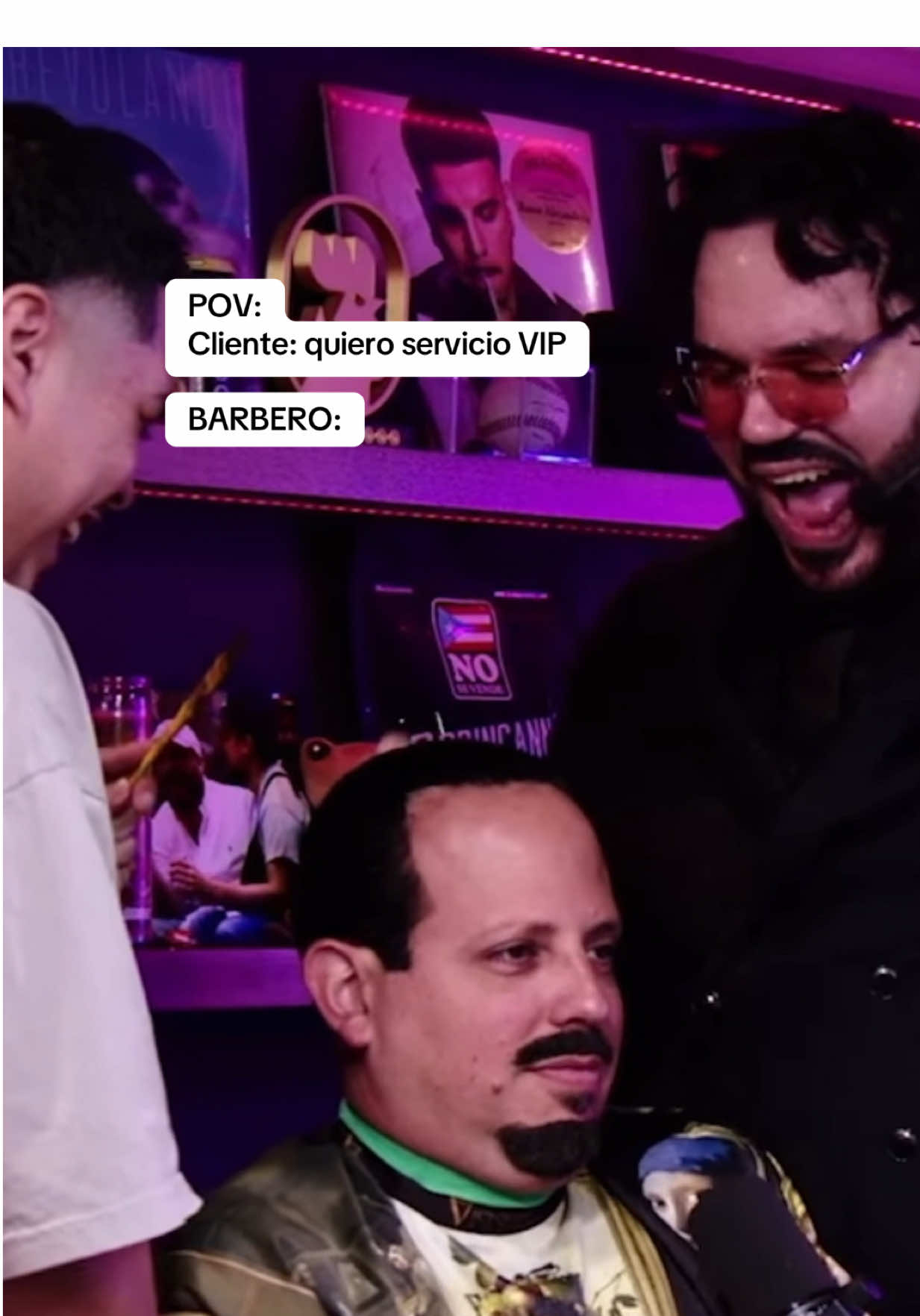 Esto se salió de control! Si le pides serví VIP a tu barbero esto podría pasar! LES GUSTARÍA ? contenido en Youtube ahora mismo ! #victorinostylo y @Gallimbellito  le dan tratamiento ESPECIAL A @chenteydrach  #victorino #barbero #chenteydrach #pumpupthejam 