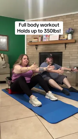 This full body workout can be done with this small ab board! #nogymnoproblem #coreworkout #couplesworkout #merachabmachine 
