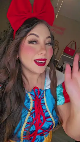 Snow White is my Favorite Princess 😍 #Halloweencostume #snowwhite #disney #oogieboogiebash #oogieboogie 