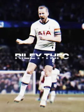 Harry Kane. The most complete striker of all time😭🔥#footballedit #harrykane #edit #bayern #england 
