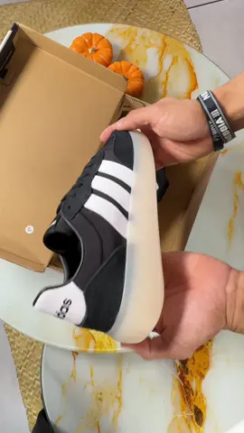 NEW ARRIVALS ‼️👟 ADIDAS BARREDA DECODE‼️👟 Estas zapatillas adidas le dan un giro moderno a una silueta clásica. Disponibles en @modaurbanasv  🚚Envios a todo el país 📦 #adidasbarredadecode #adidasoriginal #sneackersaddict❣️