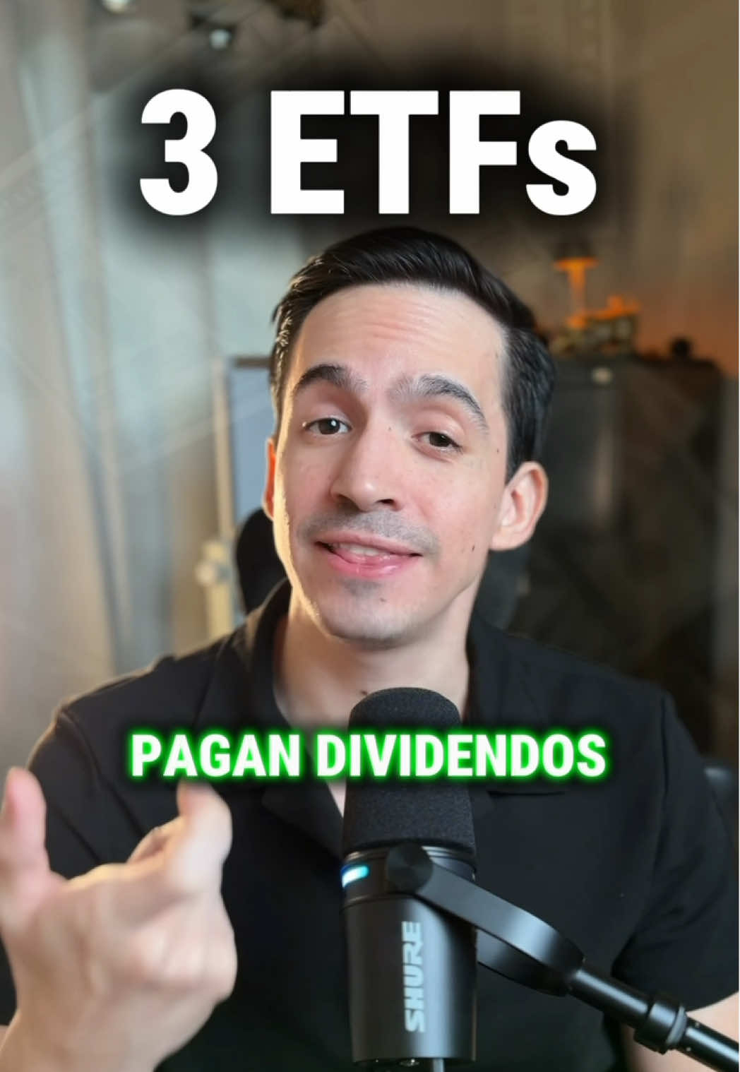 Mis 3 ETFs para Ingresos Pasivos 💰 Si solo me pudiera quedar con 3 ETFs para vivir de dividendos, serían estos. 💯 El secreto no es solo comprar, sino cuáles compras. Te muestro los tickers que me ayudan a generar ingresos sin mover un dedo: $SCHD: El campeón que equilibra el crecimiento y la calidad del dividendo. ¡Mi caballo de batalla! 🐴 $VYM: Ideal si buscas la diversificación máxima dentro del mundo de los dividendos. Más empresas, menos riesgo. 🛡️ $HDV: Para quienes priorizan un alto rendimiento actual (yield). Empresas sólidas y con historia. ✨ 🚨 Ojo: Esto es para educar, no una recomendación de compra. ¡Haz tu propia investigación! Pero estos 3 son el kit básico para empezar. #bolsadevalores #etf 