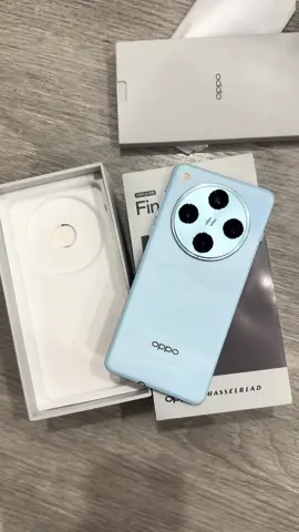 Oppo find X8 Pro 16/512 xanh + Màn hình: 6.78 inch + Dimensity 9400 + Pin Si/C 5910 mAh + Sạc nhanh 80W + Camera sau:     - 50 MP, f/1.6, 23mm (góc rộng), PDAF, OIS     - 50 MP, f/2.6, 73mm (tiềm vọng tele), zoom quang 3x, PDAF, OIS     - 50 MP, f/4.3, 135mm (tiềm vọng tele), zoom quang 6x, 1/2.51