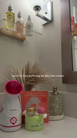 Grab a steamer, your exfoliating pads, your favorite collagen mask, your lip scrub and face roller besties <3 @Peach & Lily @Skinfix @Tatcha US @Palladio Beauty 🤍