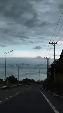 Thành phố trong sương trước cơn mưa lớn., #vibes #cinematic #photography #danang #fyp 