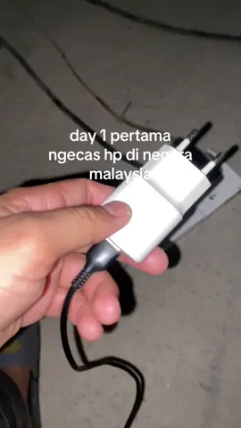 tau gitu ngapain gw bawak kepala charger dari indonesia😂😭 #fyp #masukberanda