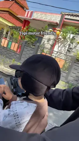 Byebye kupluk 😂 #fypage #kupluk #topianak #topimotor 