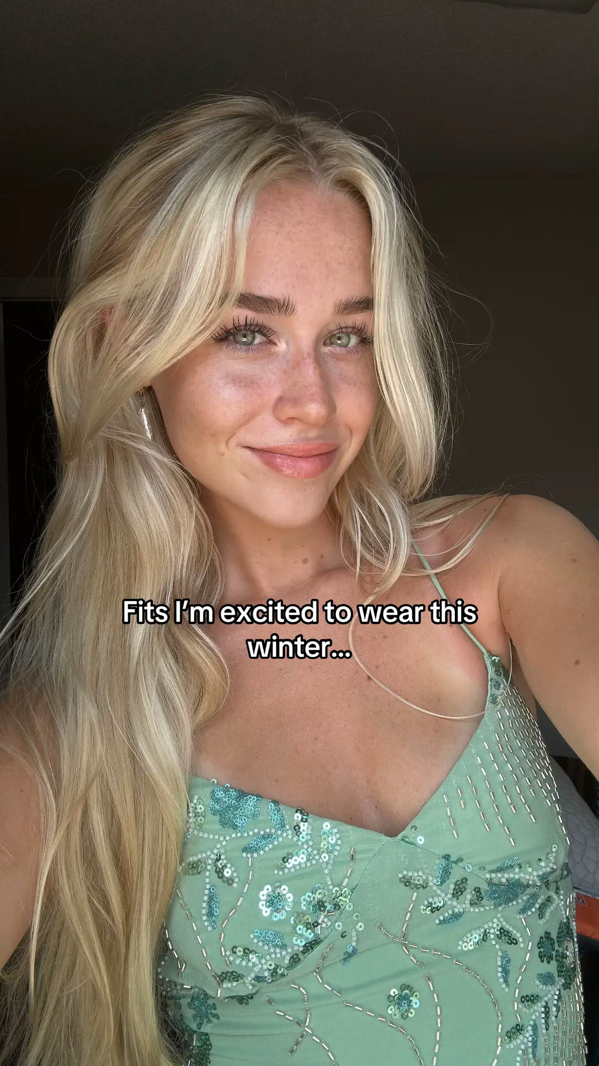 Can u tell i like wearing black lol💀 #winterfits #snowboarding #gear #skiseason #mountains 