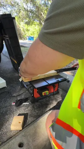 Portable 8-inch Table Saw with 3576RPM Cutting Speed, 24T Blade, and Efficient Dust Collection for Adjustable Cuts, Perfect for DIY Woodworking Projects and Home Improvement.