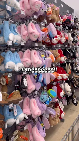 The cutest slippers EVER💞 #hellokittyandfriends #hellokittylover #kidsslippers #walmartfind 