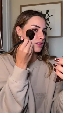 Quick makeup refresh bc I slept in my makeup oops. We’ve all been there I DONT CARE 😊😀🙅‍♀️ @realtechniques @Patrick Ta Beauty @r.e.m. beauty @EcoTools @urban decay @Armani beauty @Thrive Causemetics #simplemakeup #nomakeupmakeup #facerefresh #glowymakeup 