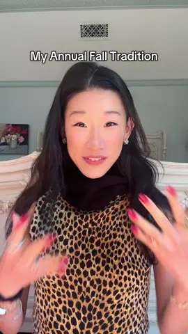 Our favorite fall tradition!! 🍁🍂 #schiaparelli #couture #luxurybag #shoppinghaul #luxuryfashion