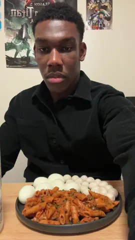 Pasta, 6 chicken eggs and 20 quail eggs. Had some banana bread, almonds and cantaloupe after. Vid is in 3x speed.