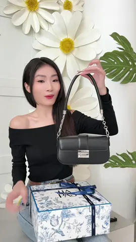 Yêu từ cái nhìn đầu tiên❤️#tangqua #tuixachnu #hapas #xuhuong 