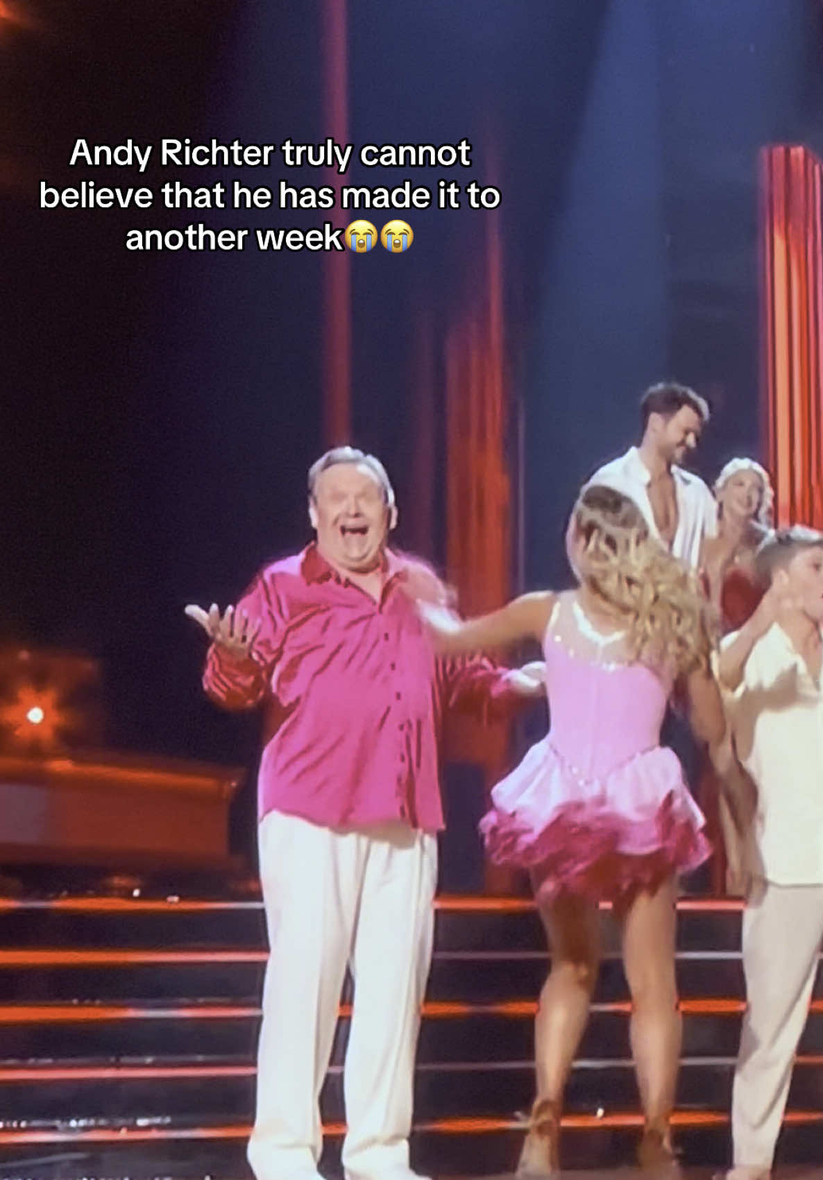 He’s just as shocked as the rest of us😂😂😂😂 #dwts #dancingwiththestars #andyrichter #emmaslater 