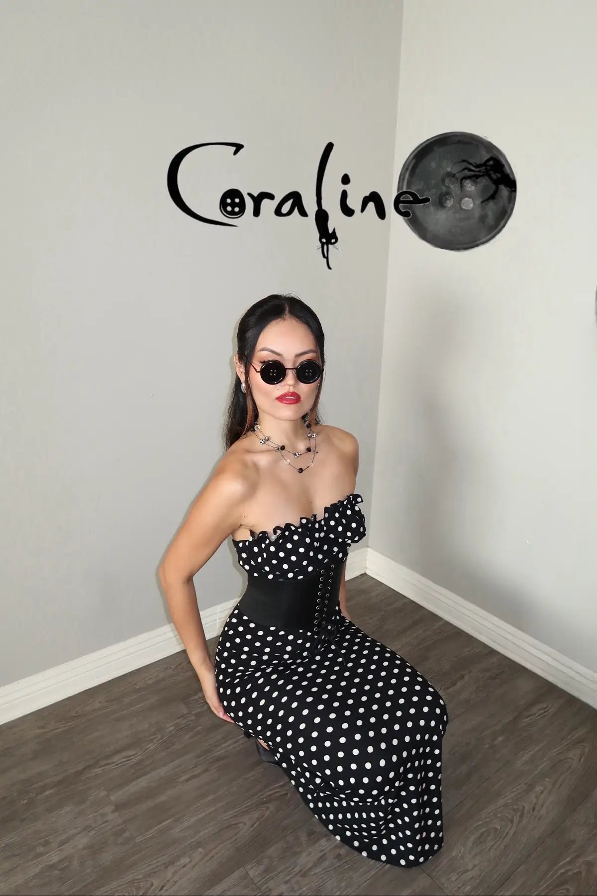 Other mother Halloween costume look poses - full outfit is linked in my storefront 🖤 #halloweencostume #costumeideas #othermother #coraline #tiktokhalloweencontest Halloween costume ideas 2025