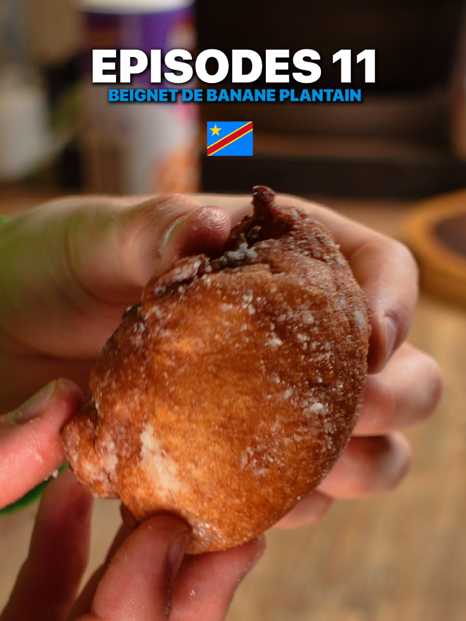 Le Congo - Pays de terreur. Situation des femmes, des enfants, de génocide inter pays. Parlez-en le plus possible. Épisode 11 de Cuisine Engagée. Recette : 4 bananes, 100 g de sucre, 10 g de levure chimique, 1 œuf, 250 g de farine, de l'huile de friture, sucre glace. Écraser les bananes et mélanger avec tous les ingrédients, plus du concentré de vanille si vous en avez. Faire une pâte épaisse, mais pas trop. Tremper des boules faites dans le creux de la main ou dans une grosse cuillère à soupe. Faire cuire 2 minutes maximum et sortir une fois bien dorées. Se régaler et me faire un retour en commentaire ! #congo #cuisine #recette #beignet #guerre 