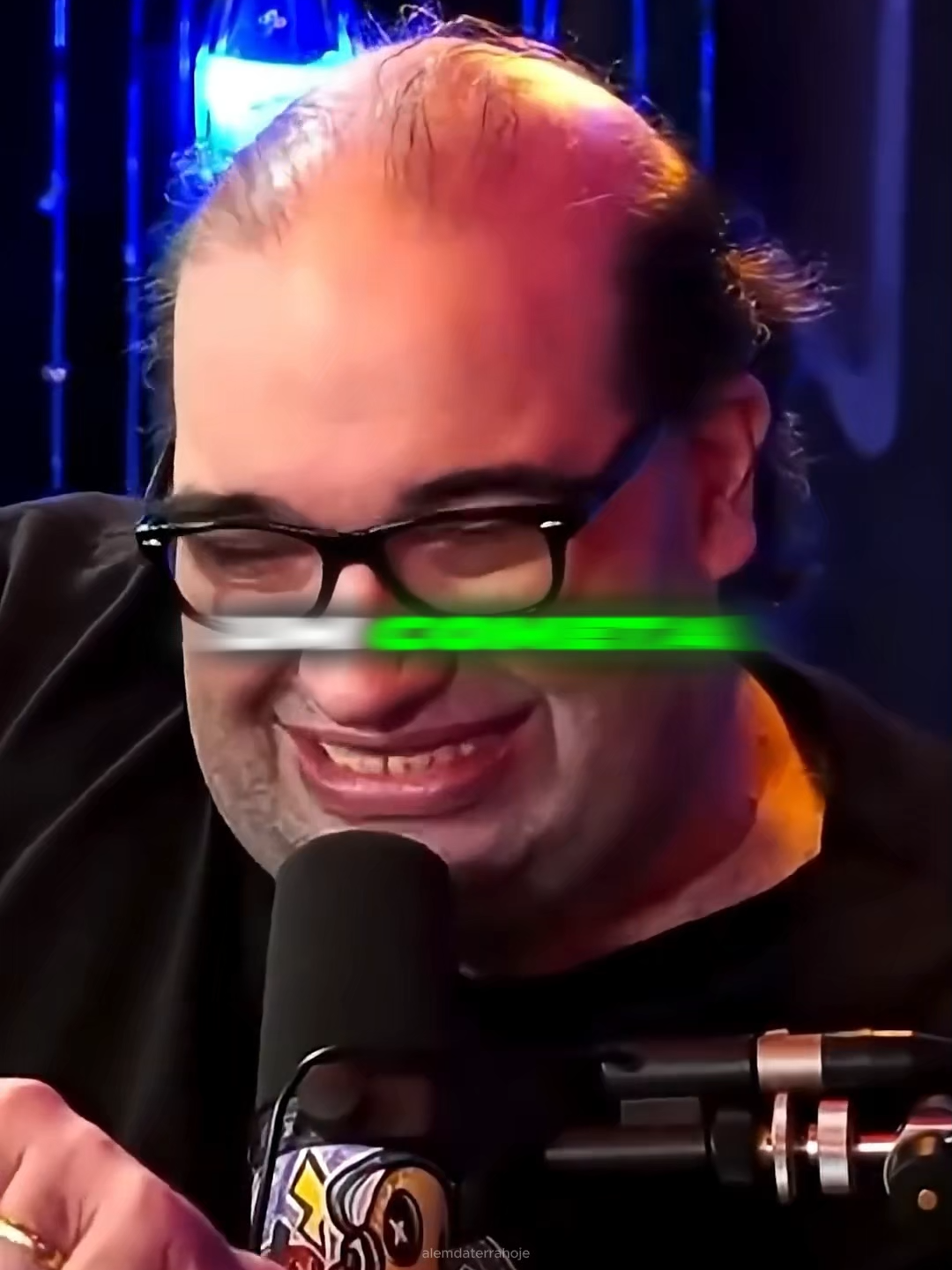 Um cometa INTERESTELAR de 5km invadiu nosso sistema solar! 🌠☄️ O 3I/ATLAS veio de outra estrela e está brilhando de forma bizarra mesmo longe do Sol. O James Webb detectou névoa de CO2, cianeto e até NÍQUEL evaporando do cometa - algo que não deveria acontecer! Em outubro ele passa perto de Marte e várias sondas espaciais vão observar de perto. É literalmente uma geladeira de bilhões de anos se abrindo! 🚀✨ #astronomia #cometa #ciencia