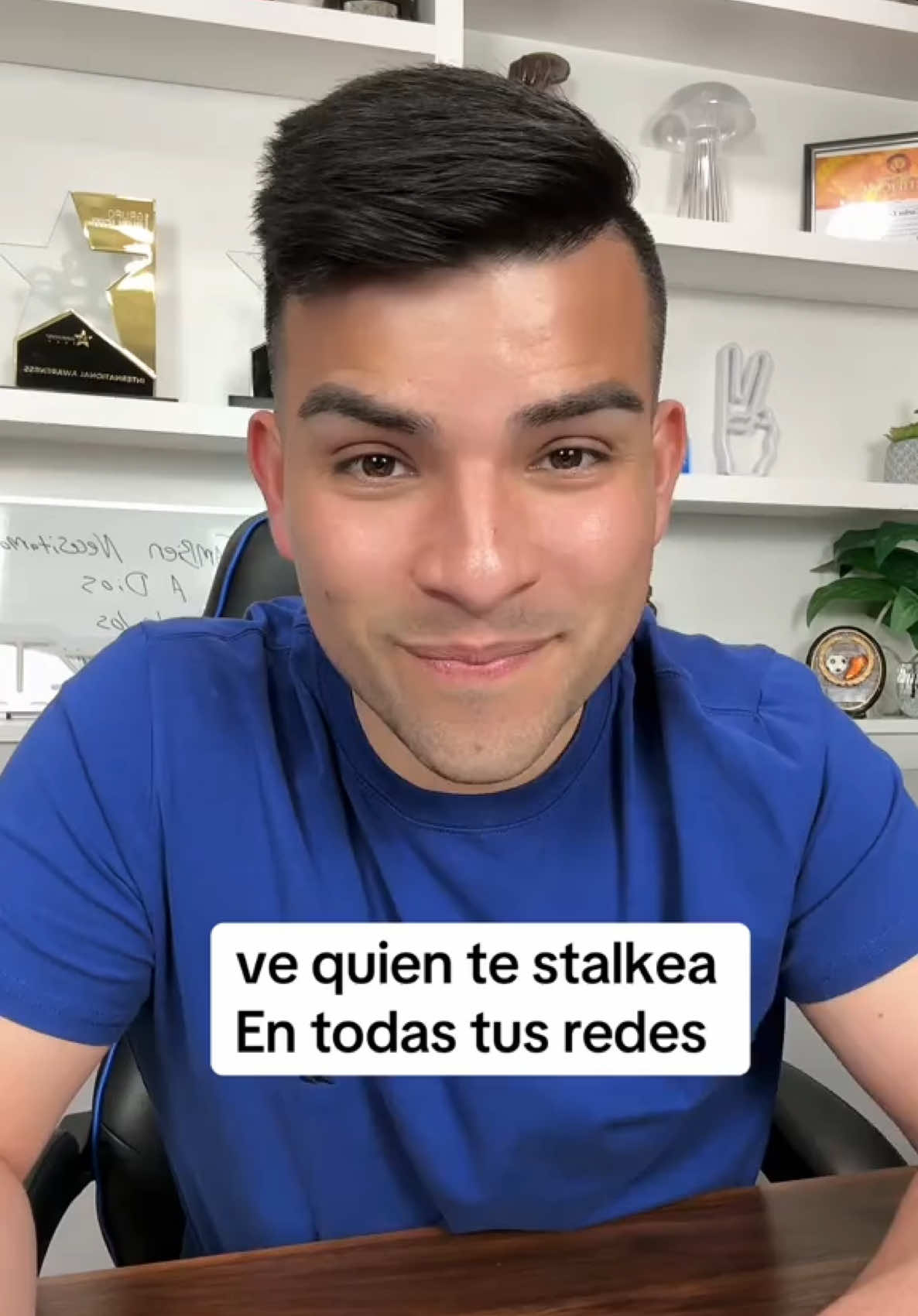 Como saber quien entra a nuestro perfil sin tenerlo como amigo 😳 en Facebook,tiktok y otras redes #tips #tiktoktips #trucosdetiktok #AprendeEnTikTok 