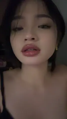 cant get over this lippiee😭💋#lippies #makeup #glitter 