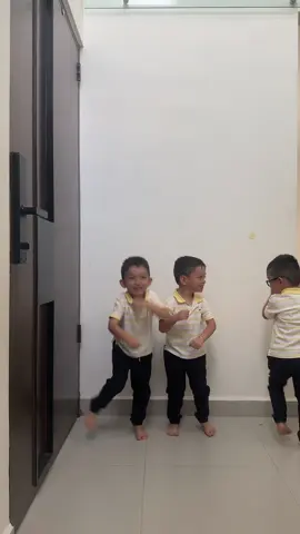 Una bailadita porque llegamos al MILLÓN 👏🏻👏🏻👏🏻 #quintuplets #yasomos1millon #fyp 