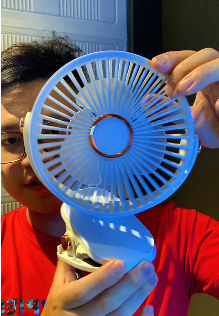 Mini clip fan. Portable design. Have strong wind. #clipfan #minifan #deskfan #tablefan #kipasmeja 