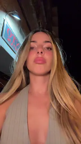 se metió un extraño al final