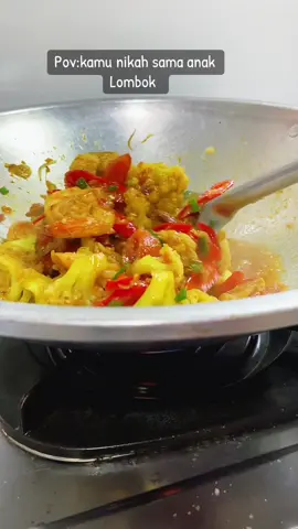 Menu adek sk tetunah sik mentoak🤣Udang saus kebalik kebelah🤣 #sasakvirallombok🥀 #masakanrumahan #masakansimple #sasaklombok #fypシ゚ 