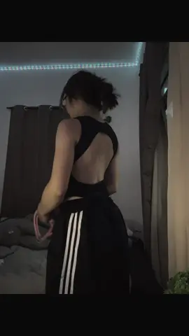 Lock in #backworkout #sexyback #resistancebands #backmuscles #homeworkout 