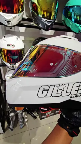 GILLE KERENA FULL FACE HELMET. UNISEX AND LIGHT WEIGHT SUITABLE FOR GIRLS. EQUIPPED WITH REVO LENS DAY AND NIGHT VISOR. COMES WITH FREE CLEAR VISOR,GILLE KEY CHAIN AND HELMET DUST BAG. #helmetforgirls  #lightweighthelmet  #qualityhelmet  #gillekerena  #ladyriders 