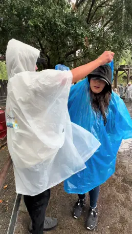 Help me  . . . . . . #momtips #funnyvideo #teenlife #momlife #disneyland 